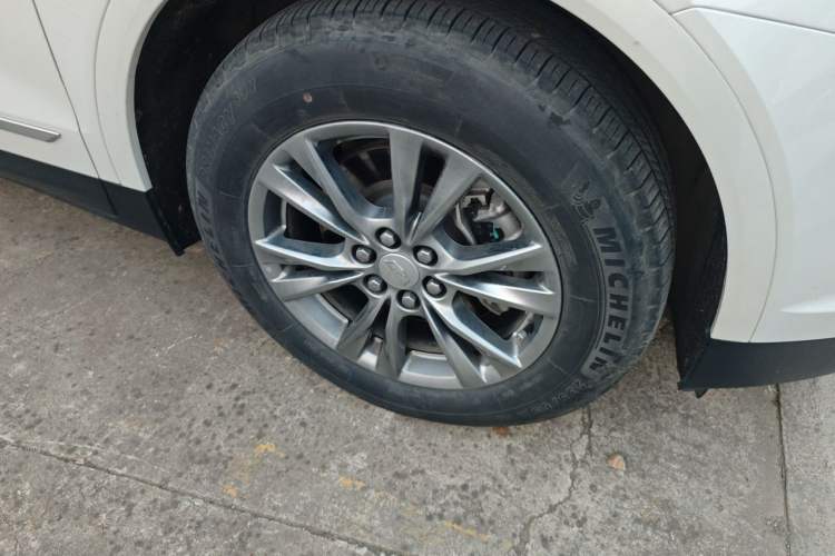 Used Cadillac XT5 2022 2.0T Four-Wheel Drive Luxury Version Right Front Wheel Hub