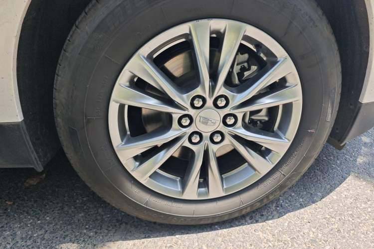 Used Cadillac XT5 2022 2.0T Four-Wheel Drive Luxury Version Right Front Wheel Hub
