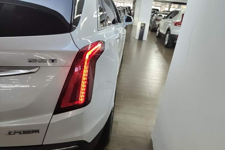 Used Cadillac XT5 2022 2.0T Two-Wheel Drive Luxury Version Right Rear Taillight