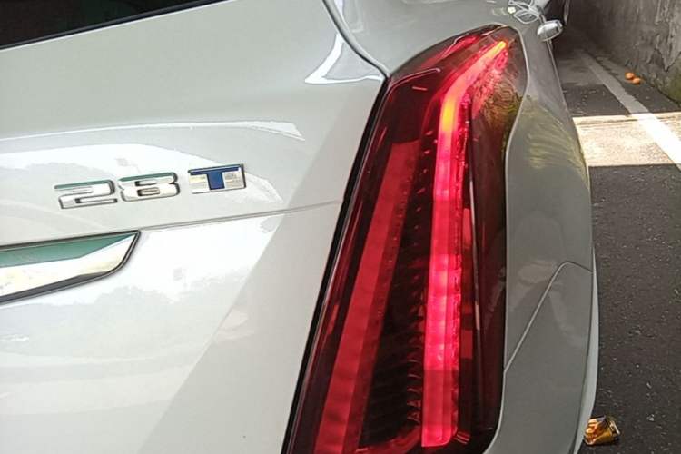 Used Cadillac XT5 2022 2.0T Two-Wheel Drive Luxury Version Right Rear Taillight