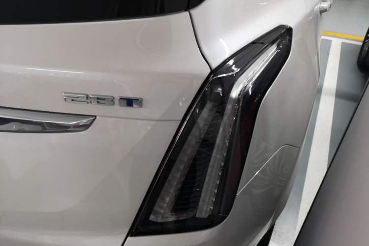 Used Cadillac XT5 2022 2.0T Four-Wheel Drive Premium Edition Right Rear Taillight