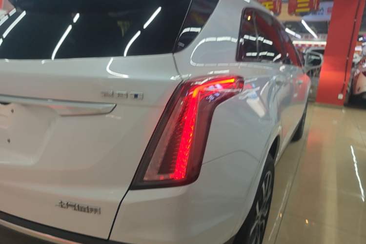 Used Cadillac XT5 2022 2.0T Four-Wheel Drive Luxury Version (Hummingbird Edition) Right Rear Taillight