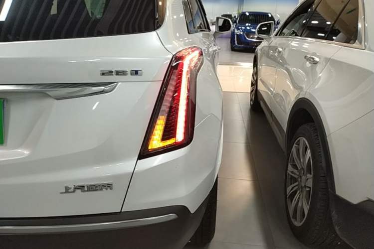 Used Cadillac XT5 2022 2.0T Four-Wheel Drive Luxury Version (Hummingbird Edition) Right Rear Taillight