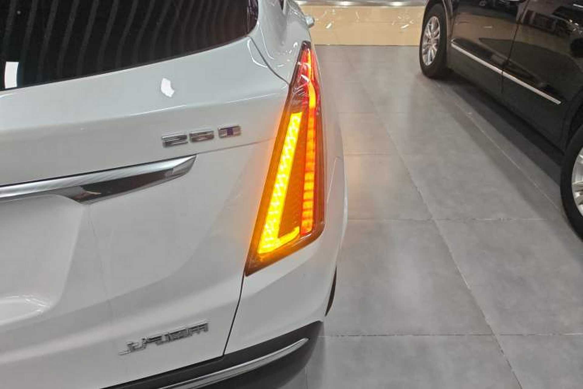 Used Cadillac XT5 2022 2.0T Four-Wheel Drive Luxury Version (Hummingbird Edition) Right Rear Taillight