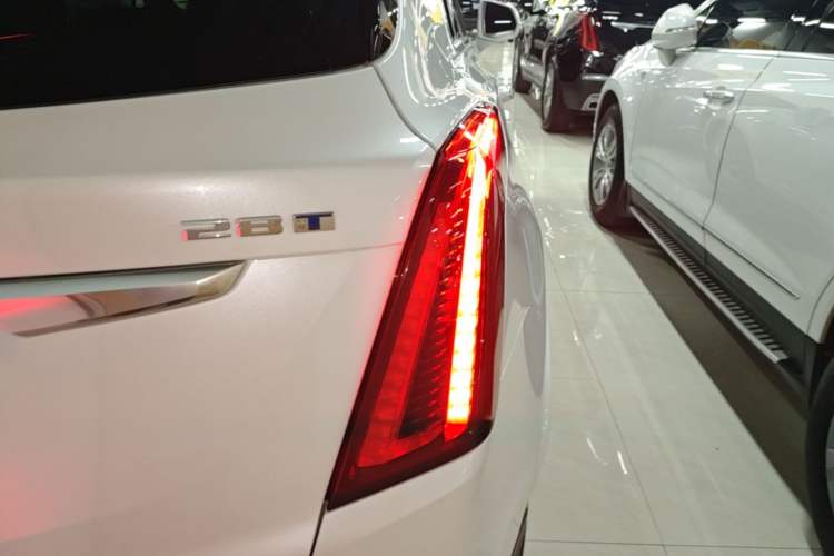 Used Cadillac XT5 2022 2.0T Two-Wheel Drive Luxury Version Right Rear Taillight