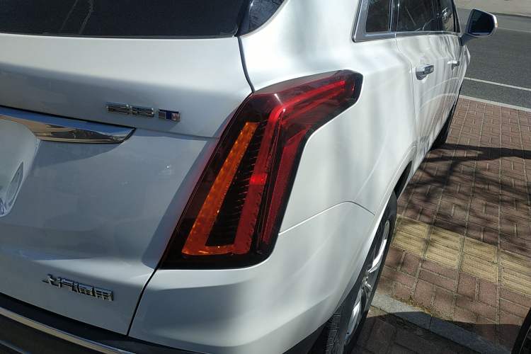 Used Cadillac XT5 2022 2.0T Two-Wheel Drive Luxury Version Right Rear Taillight