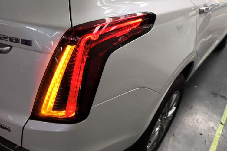 Used Cadillac XT5 2022 2.0T Two-Wheel Drive Luxury Version Right Rear Taillight