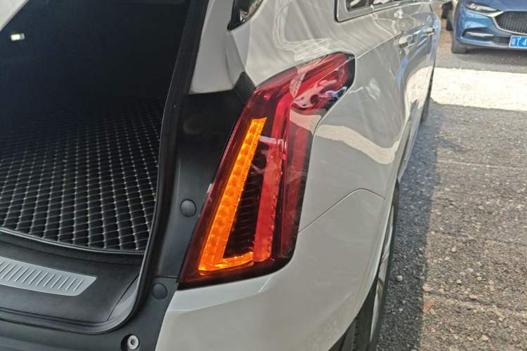 Used Cadillac XT5 2022 2.0T Two-Wheel Drive Luxury Version Right Rear Taillight