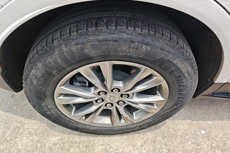Used Cadillac XT5 2022 2.0T Two-Wheel Drive Luxury Version Right Rear Wheel Hub