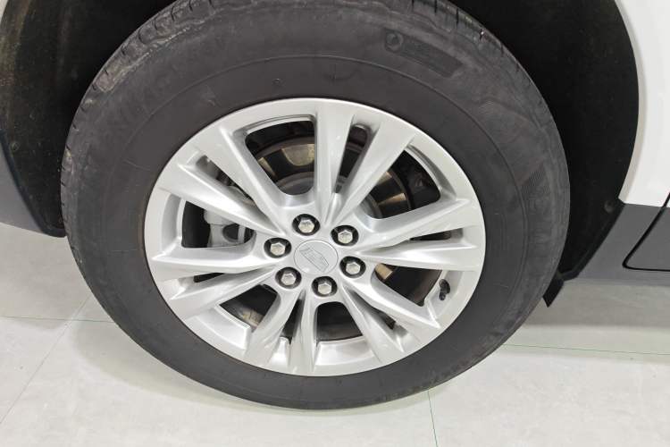 Used Cadillac XT5 2022 2.0T Two-Wheel Drive Luxury Version Right Rear Wheel Hub