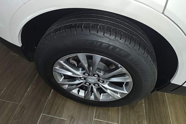 Used Cadillac XT5 2022 2.0T Two-Wheel Drive Luxury Version Right Rear Wheel Hub