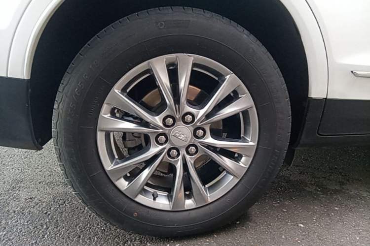 Used Cadillac XT5 2022 2.0T Two-Wheel Drive Luxury Version Right Rear Wheel Hub