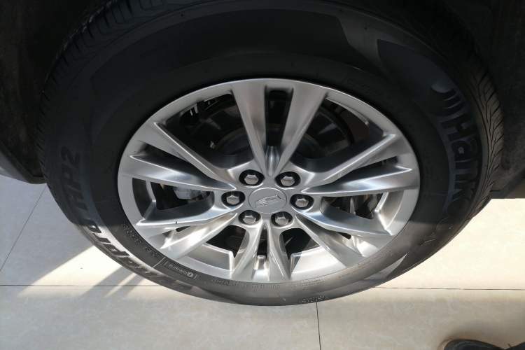 Used Cadillac XT5 2022 2.0T Two-Wheel Drive Luxury Version Right Rear Wheel Hub