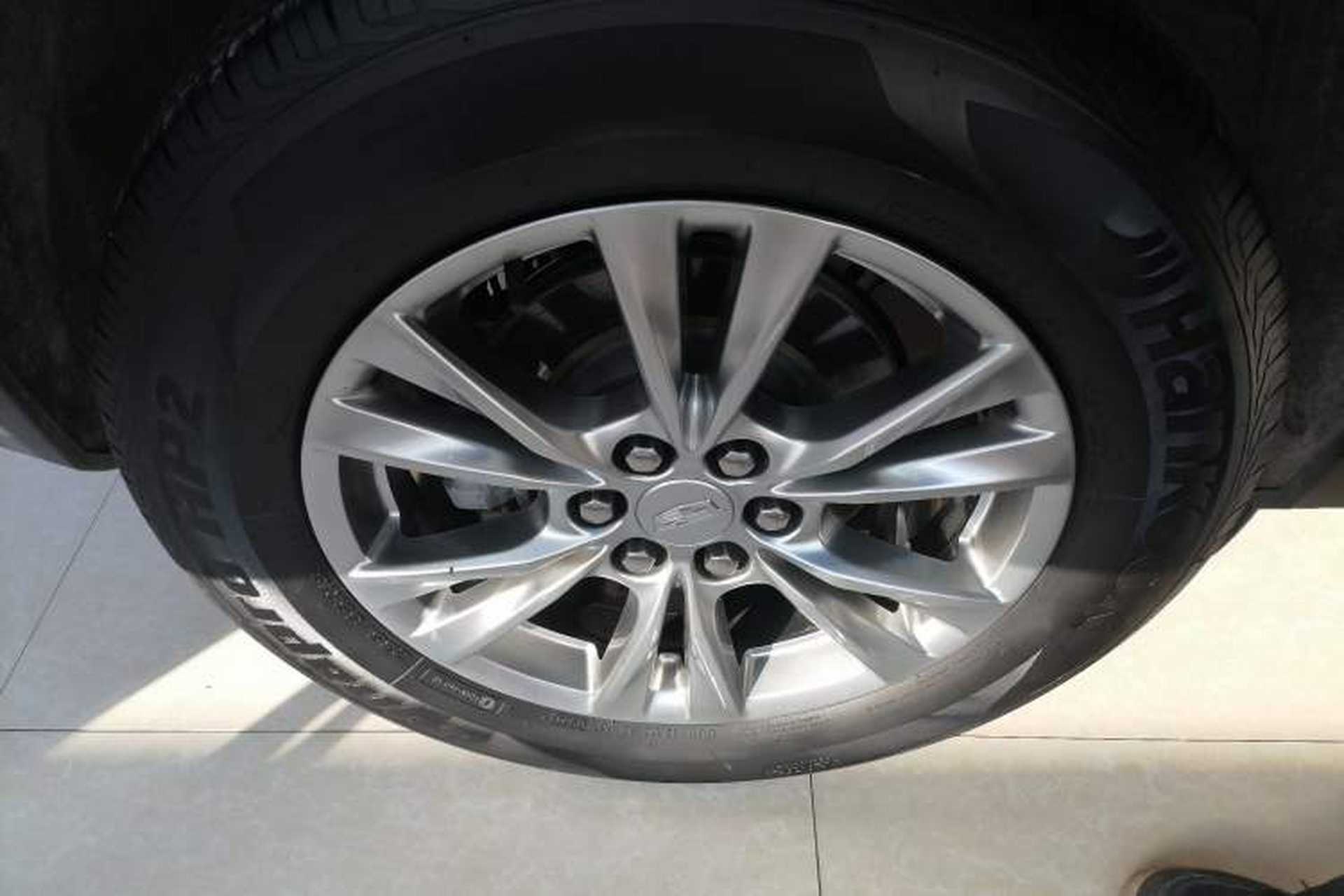 Used Cadillac XT5 2022 2.0T Two-Wheel Drive Luxury Version Right Rear Wheel Hub