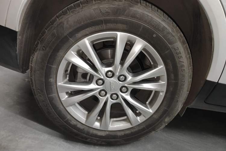 Used Cadillac XT5 2022 2.0T Two-Wheel Drive Luxury Version Right Rear Wheel Hub