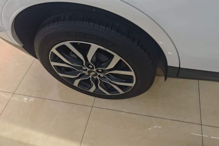 Used Cadillac XT5 2022 2.0T Four-Wheel Drive Luxury Version (Hummingbird Edition) Right Rear Wheel Hub