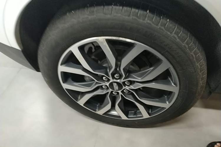 Used Cadillac XT5 2022 2.0T Four-Wheel Drive Luxury Version (Hummingbird Edition) Right Rear Wheel Hub