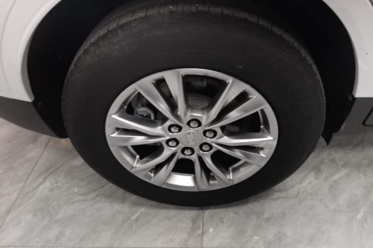 Used Cadillac XT5 2022 2.0T Two-Wheel Drive Luxury Version Right Rear Wheel Hub