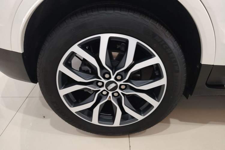 Used Cadillac XT5 2022 2.0T Four-Wheel Drive Luxury Version (Hummingbird Edition) Right Rear Wheel Hub