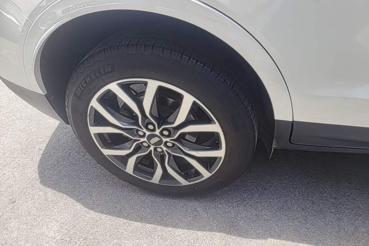Used Cadillac XT5 2022 2.0T Four-Wheel Drive Luxury Version (Hummingbird Edition) Right Rear Wheel Hub