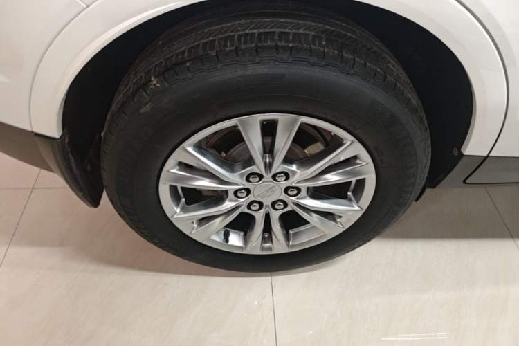 Used Cadillac XT5 2022 2.0T Two-Wheel Drive Luxury Version Right Rear Wheel Hub