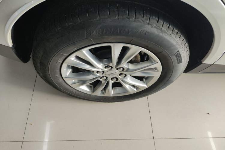 Used Cadillac XT5 2022 2.0T Two-Wheel Drive Luxury Version Right Rear Wheel Hub