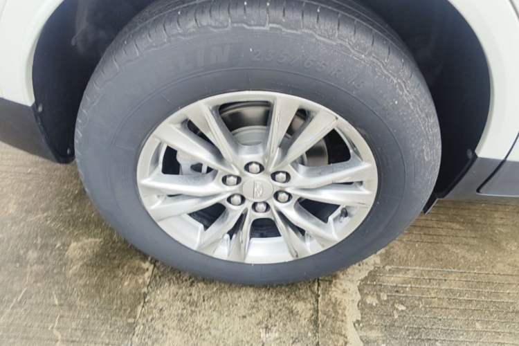 Used Cadillac XT5 2022 2.0T Two-Wheel Drive Luxury Version Right Rear Wheel Hub