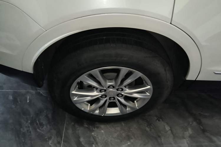 Used Cadillac XT5 2022 2.0T Two-Wheel Drive Luxury Version Right Rear Wheel Hub