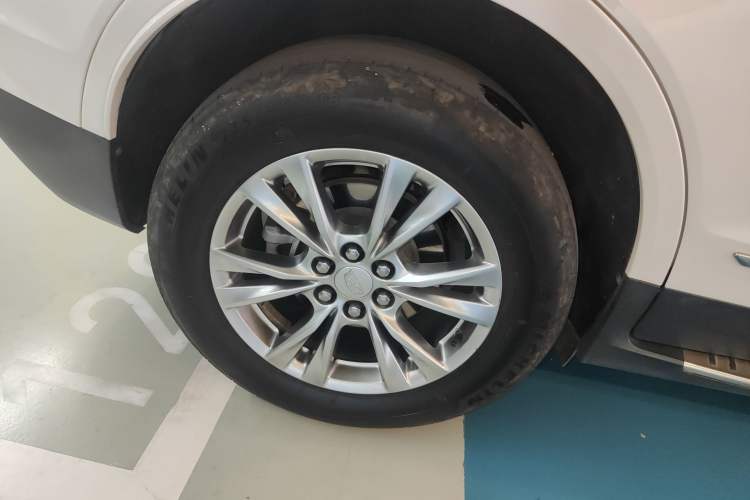 Used Cadillac XT5 2022 2.0T Two-Wheel Drive Luxury Version Right Rear Wheel Hub