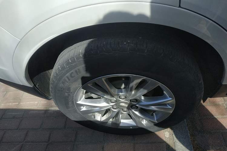 Used Cadillac XT5 2022 2.0T Two-Wheel Drive Luxury Version Right Rear Wheel Hub
