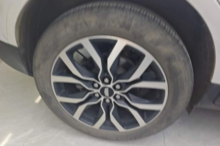 Used Cadillac XT5 2022 2.0T Four-Wheel Drive Luxury Version (Hummingbird Edition) Right Rear Wheel Hub