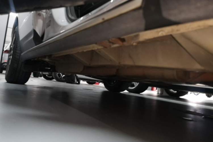 Used Cadillac XT5 2022 2.0T Four-Wheel Drive Premium Edition Right Side Sill