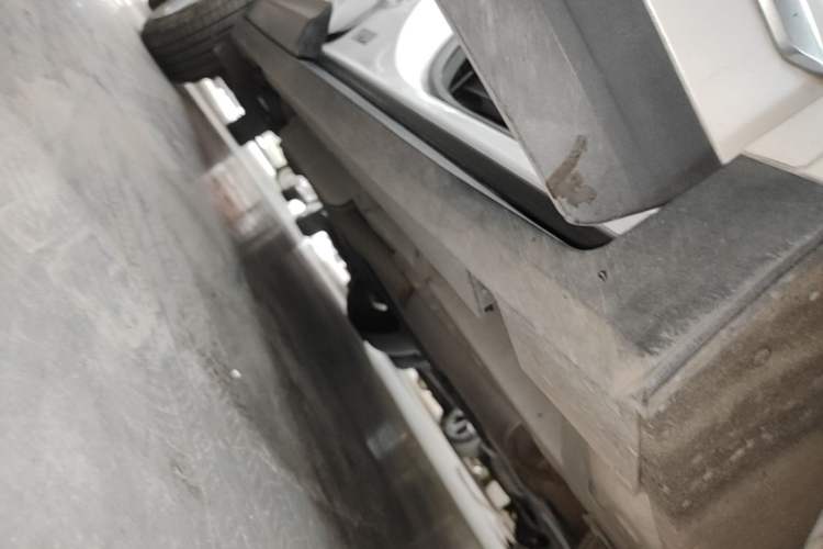 Used Cadillac XT5 2022 2.0T Two-Wheel Drive Luxury Version Right Side Sill