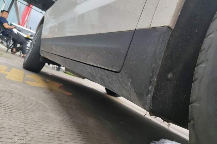 Used Cadillac XT5 2022 2.0T Four-Wheel Drive Luxury Version (Hummingbird Edition) Right Side Sill