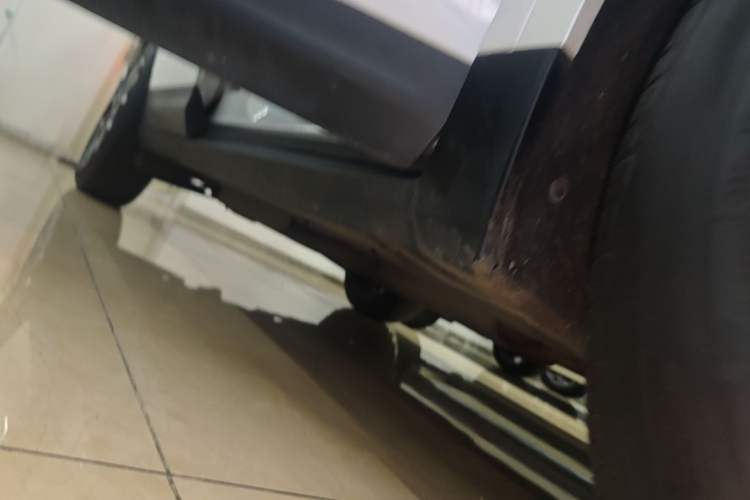 Used Cadillac XT5 2022 2.0T Four-Wheel Drive Luxury Version (Hummingbird Edition) Right Side Sill