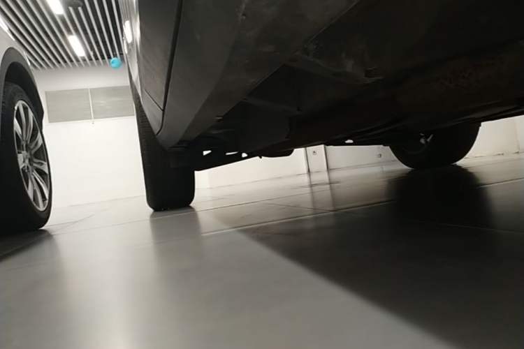 Used Cadillac XT5 2022 2.0T Four-Wheel Drive Luxury Version (Hummingbird Edition) Right Side Sill