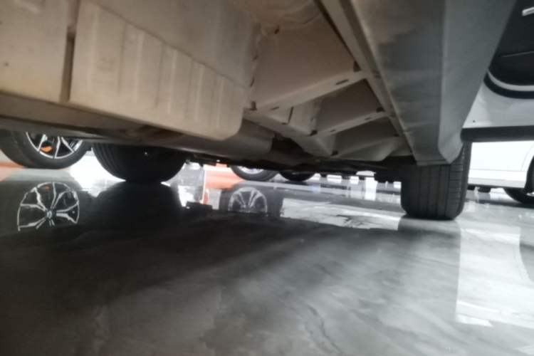 Used Cadillac XT5 2022 2.0T Two-Wheel Drive Luxury Version Right Side Sill