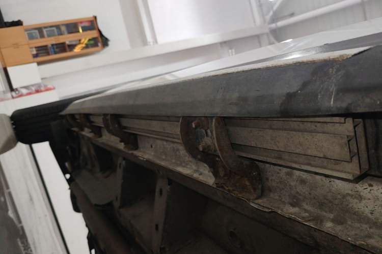 Used Cadillac XT5 2022 2.0T Four-Wheel Drive Luxury Version (Hummingbird Edition) Right Side Sill