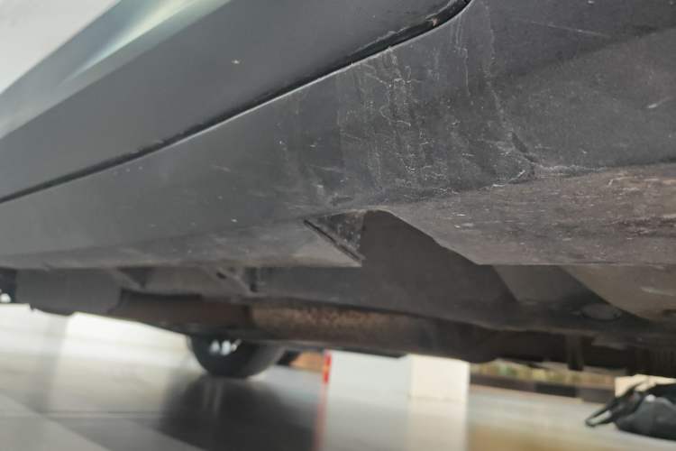 Used Cadillac XT5 2022 2.0T Four-Wheel Drive Luxury Version (Hummingbird Edition) Right Side Sill