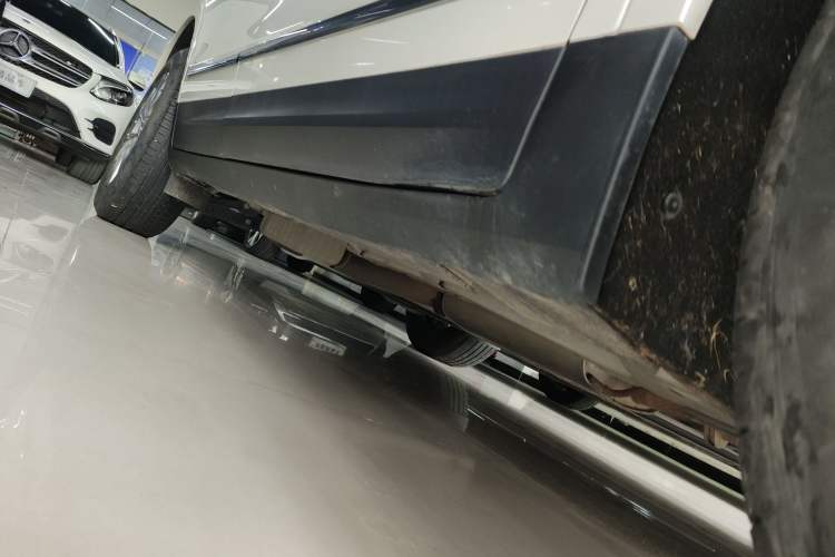 Used Cadillac XT5 2022 2.0T Two-Wheel Drive Luxury Version Right Side Sill