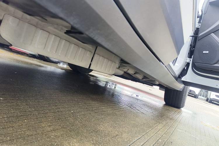 Used Cadillac XT5 2022 2.0T Two-Wheel Drive Luxury Version Right Side Sill