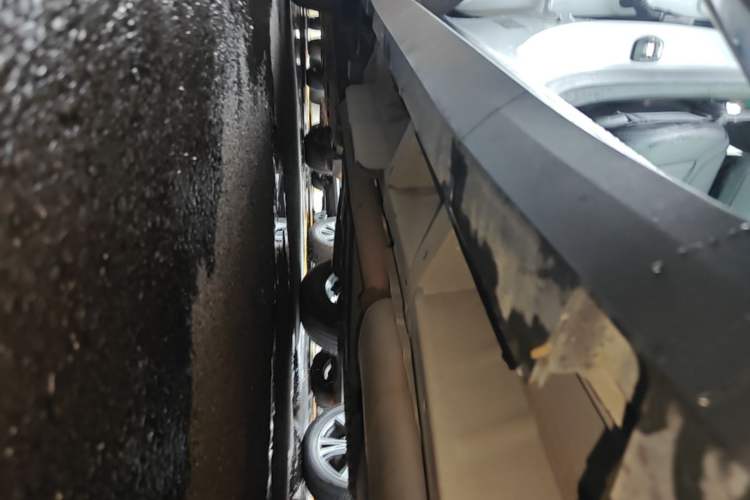 Used Cadillac XT5 2022 2.0T Two-Wheel Drive Luxury Version Right Side Sill