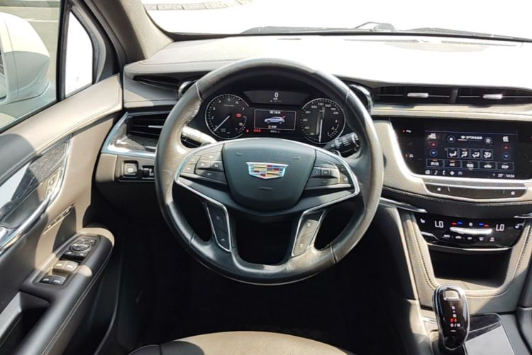Used Cadillac XT5 2022 2.0T Two-Wheel Drive Luxury Version Steering Wheel