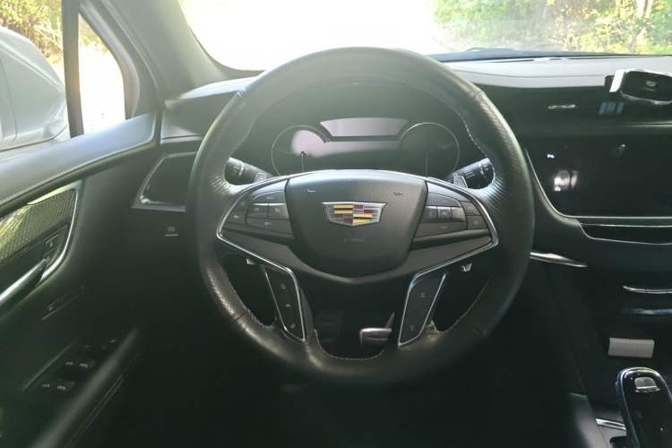 Used Cadillac XT5 2022 2.0T Four-Wheel Drive Luxury Version (Hummingbird Edition) Steering Wheel