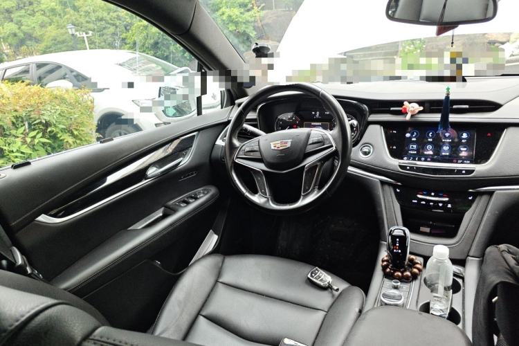 Used Cadillac XT5 2022 2.0T Two-Wheel Drive Luxury Version Steering Wheel