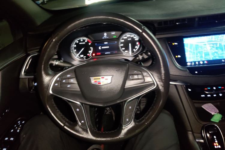 Used Cadillac XT5 2022 2.0T Two-Wheel Drive Luxury Version Steering Wheel