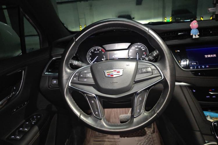 Used Cadillac XT5 2022 2.0T Two-Wheel Drive Luxury Version Steering Wheel