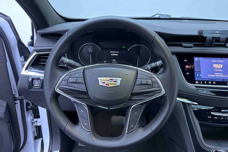 Used Cadillac XT5 2022 2.0T Two-Wheel Drive Luxury Version Steering Wheel