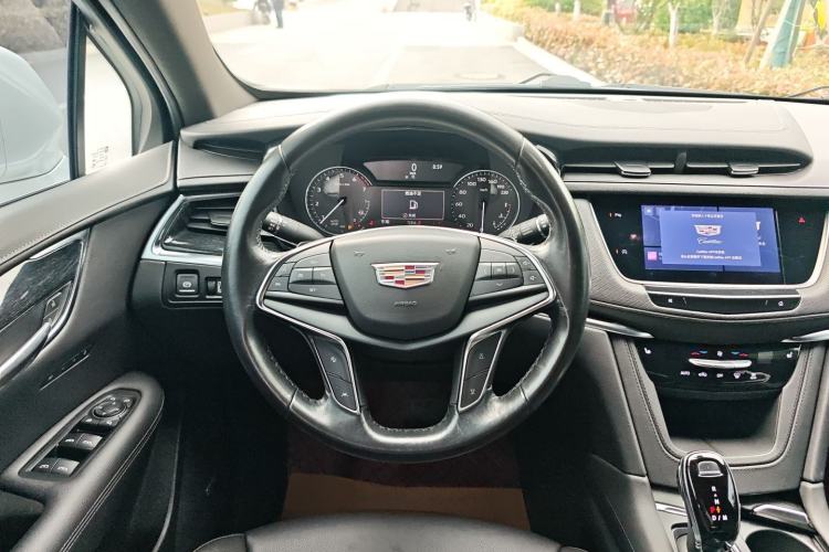 Used Cadillac XT5 2022 2.0T Two-Wheel Drive Luxury Version Steering Wheel