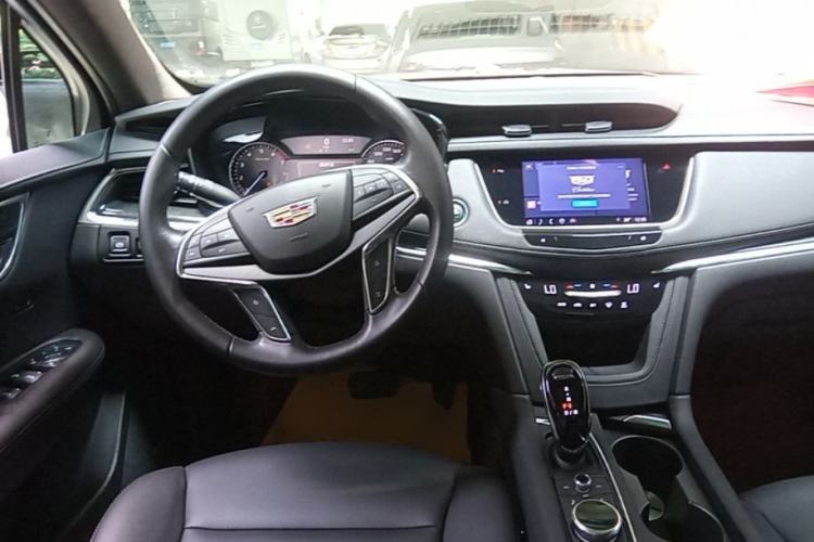 Used Cadillac XT5 2022 2.0T Two-Wheel Drive Luxury Version Steering Wheel